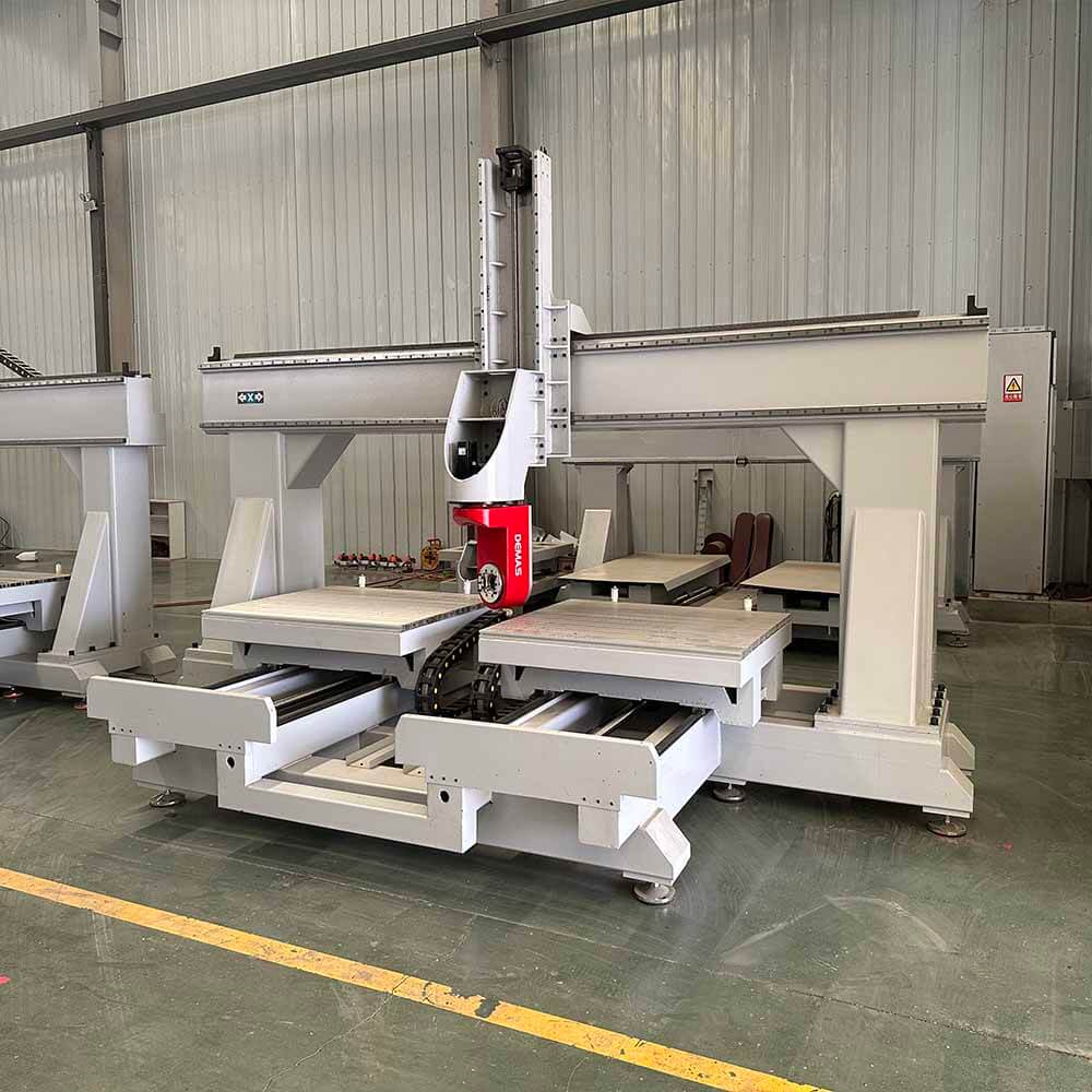 Geschnitzte 5-Achsen-CNC-Fräsmaschine für Holzschneidezentrum